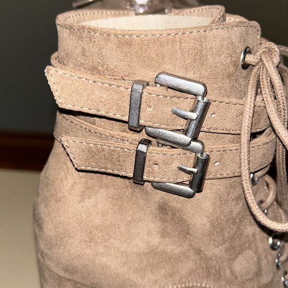 Madden Girl Klaim Taupe Suede Booties - Size 7 - Picture 8 of 9